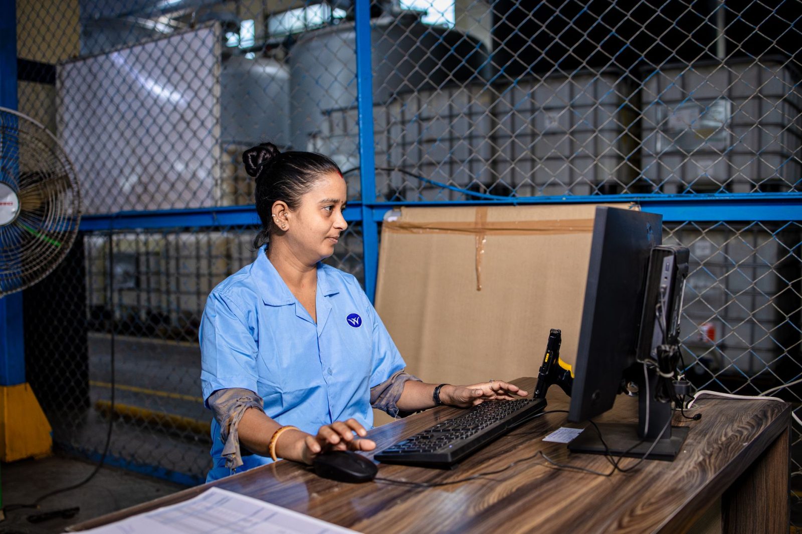 Tips Memilih Distributor Container Box Plastik yang Tepat