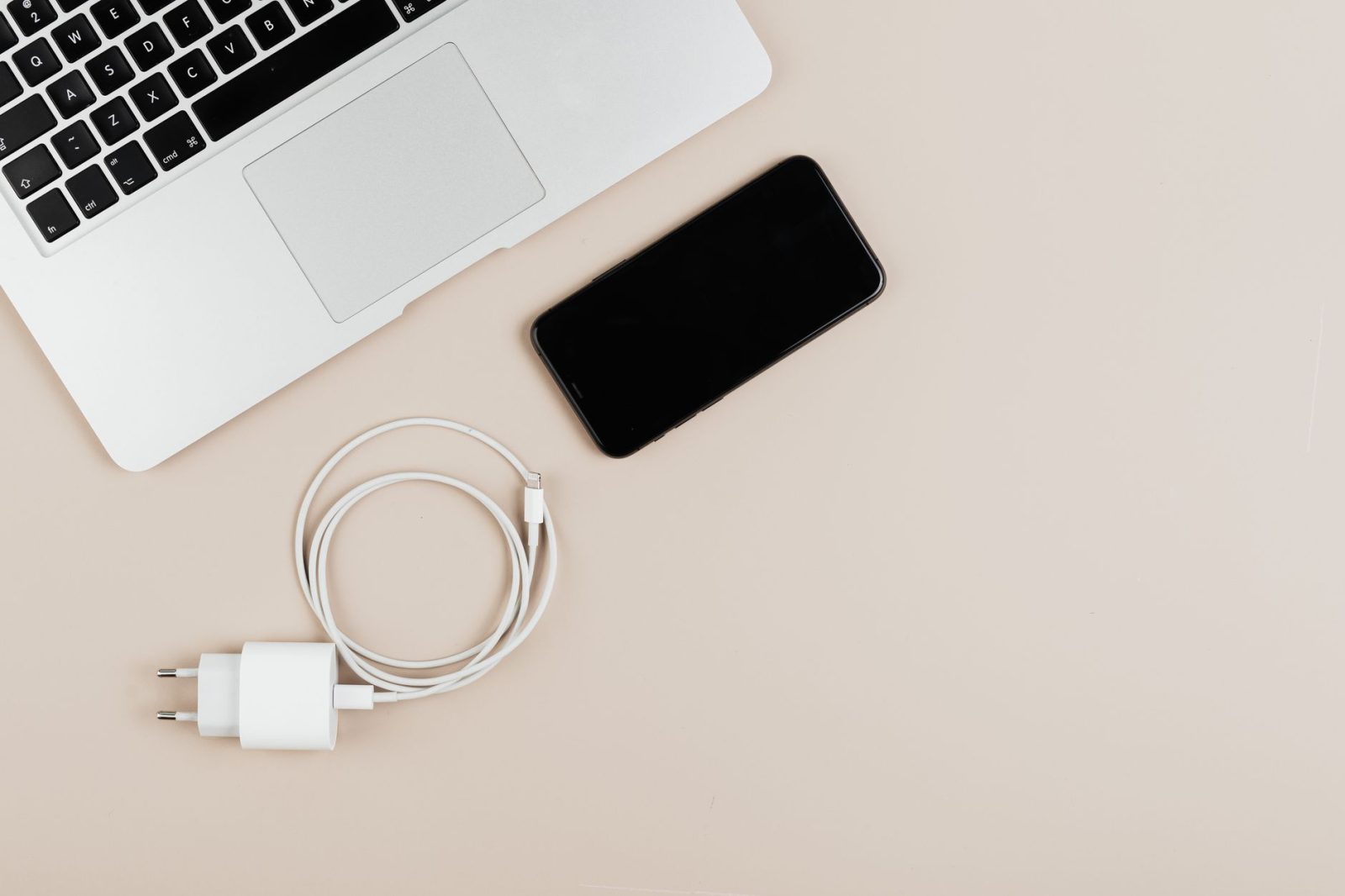 Panduan Memilih Cable and Charger Organizer untuk Area Kerja yang Rapi