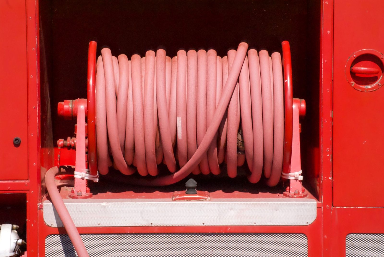 Panduan Memilih Air Hose Reel untuk Area Kerja yang Lebih Rapi