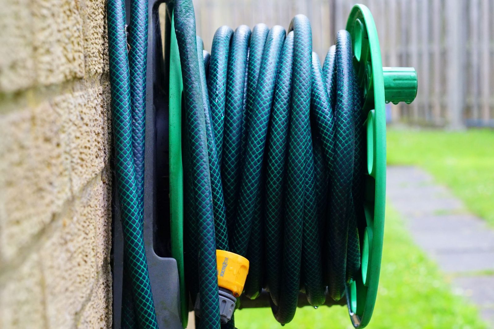 Hose Reel Wall Mount: Panduan Memilih Gulungan Selang Dinding
