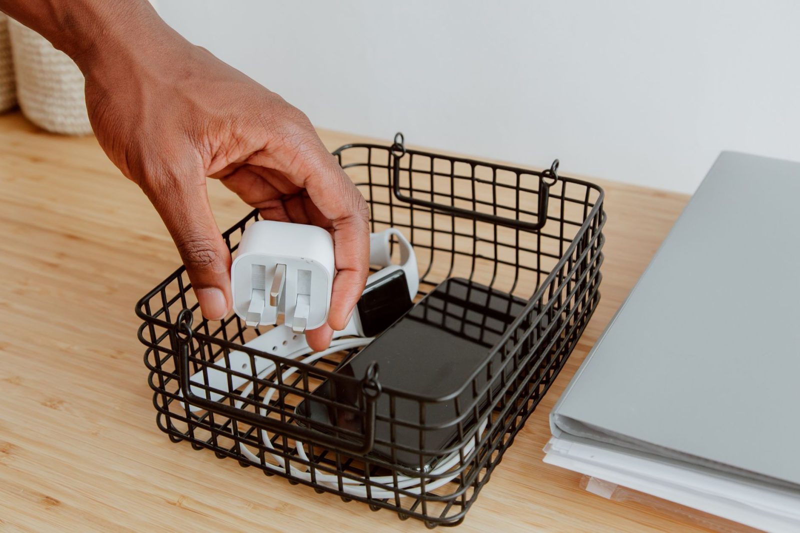 Panduan Memilih Travel Tech Case untuk Aksesori Elektronik Anda